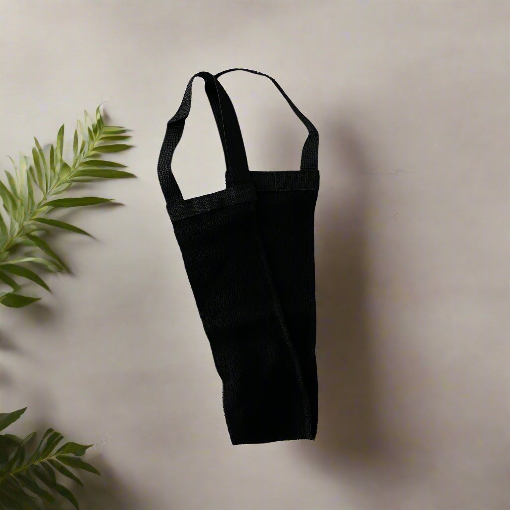 Full shot of a back loofah designed for deep cleansing, featuring soft, exfoliating natural fibers, ideal for reaching and scrubbing the back effortlessly. Perfect for luxurious Moroccan hammam rituals.