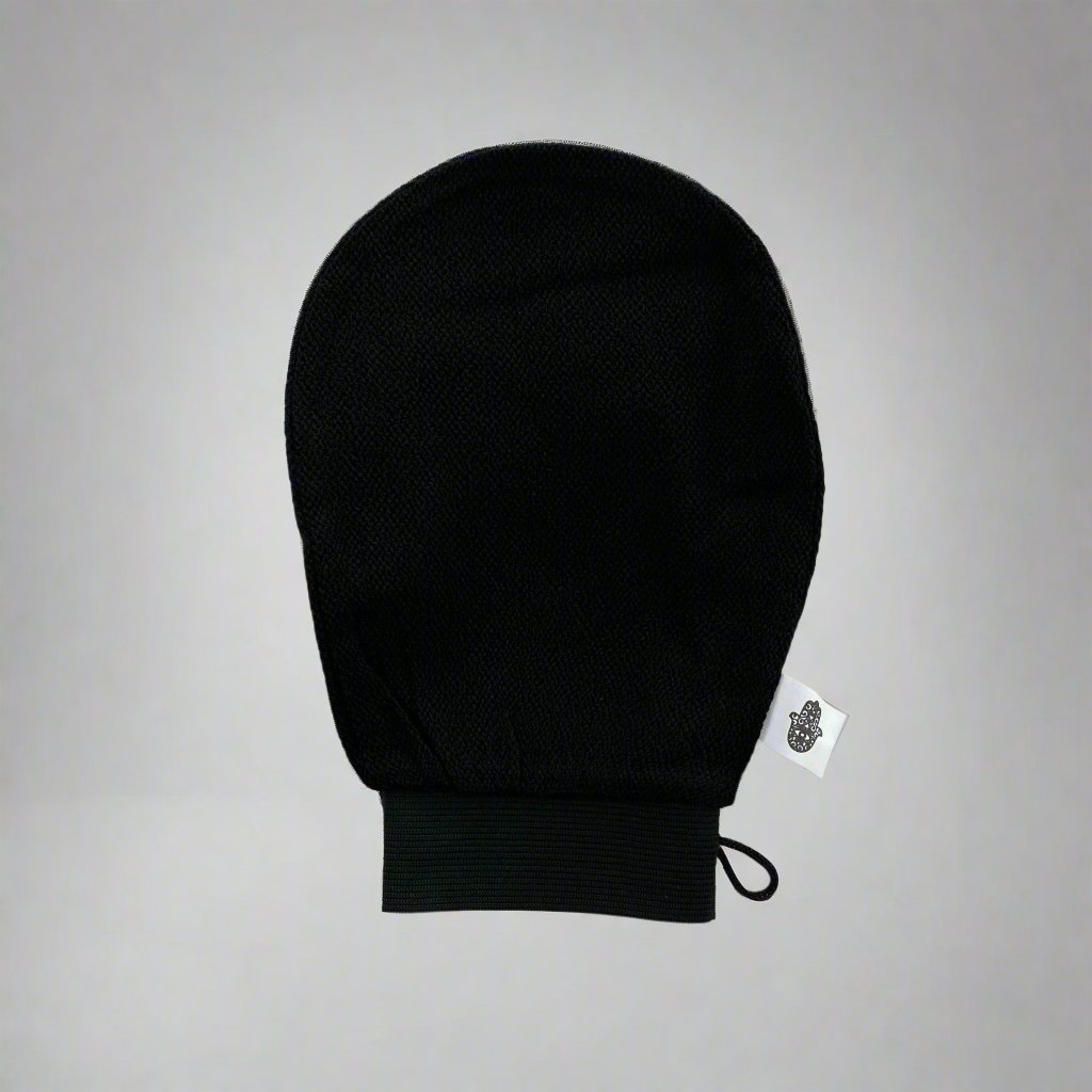 Image of a Kees glove, showcasing its durable stitching, flexible design, and textured grip surface, perfect for comfortable and effective hand protection during various tasks.