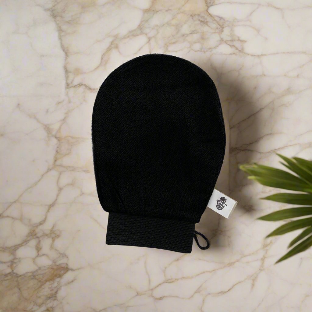Image of a Kees glove, showcasing its durable stitching, flexible design, and textured grip surface, perfect for comfortable and effective hand protection during various tasks.