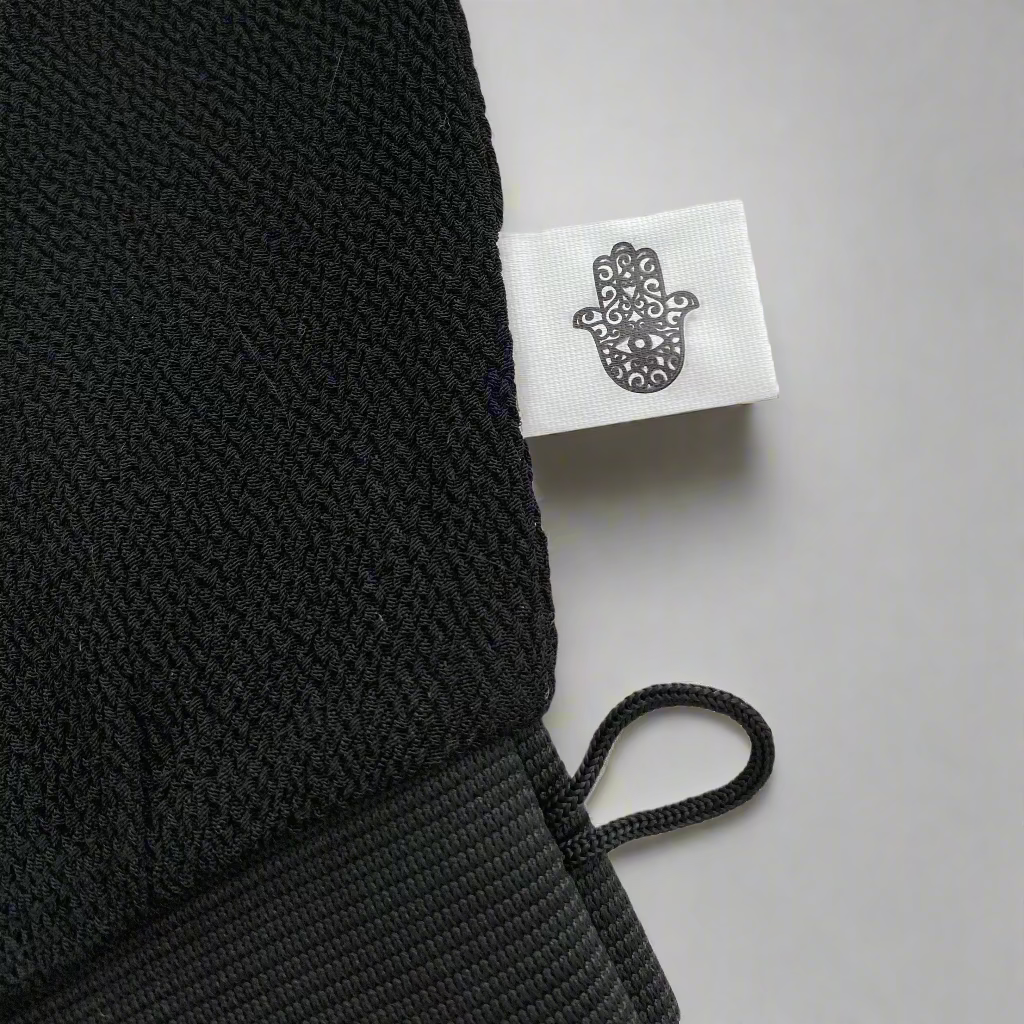 Image of a Kees glove, showcasing its durable stitching, flexible design, and textured grip surface, perfect for comfortable and effective hand protection during various tasks.