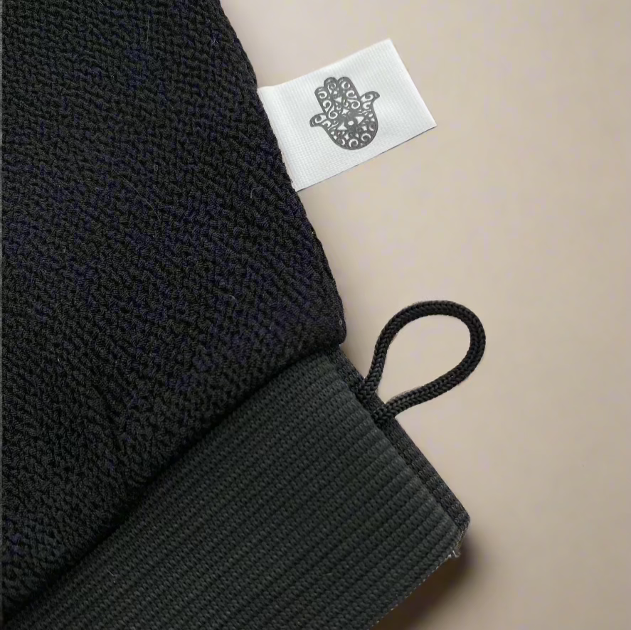 Image of a Kees glove, showcasing its durable stitching, flexible design, and textured grip surface, perfect for comfortable and effective hand protection during various tasks.